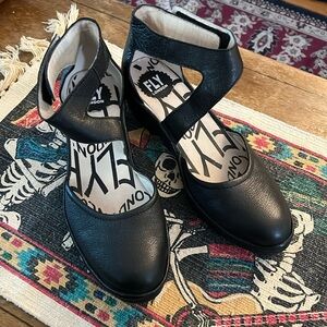 Fly London Mary Jane